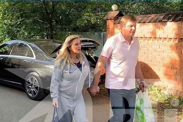 Семенович застукали в объятиях женатого Дмитрия Губерниева, экс-супруга уже прокомментировала ситуацию