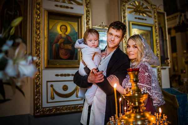 Бывшая жена Григорьева-Апполонова и ее молодой муж-баскетболист показали фото крещения восьмимecячного сына