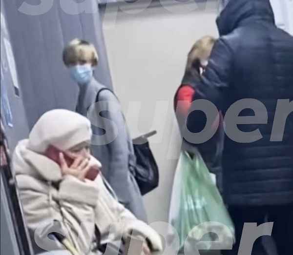 Каждый день в больнице с пакетами: актера Павла Прилучного выхаживает его избранница Мирослава Карпович