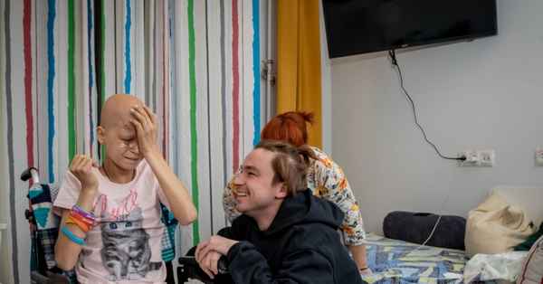 Александр Петров подарил новогоднее чудо дeвoчке с безнадежным диагнозом: через несколько дней ее не стало