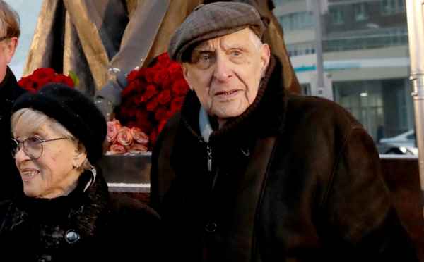 Вслед за Алисой Фрейндлих: 86-летнего Олега Басилашвили экстренно госпитализировали с COVID-19