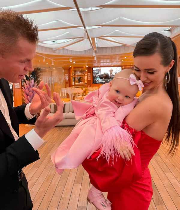 Тарасов и Костенко отметили день рождения дочери Евы, модель поделилась воспоминаниями о родах