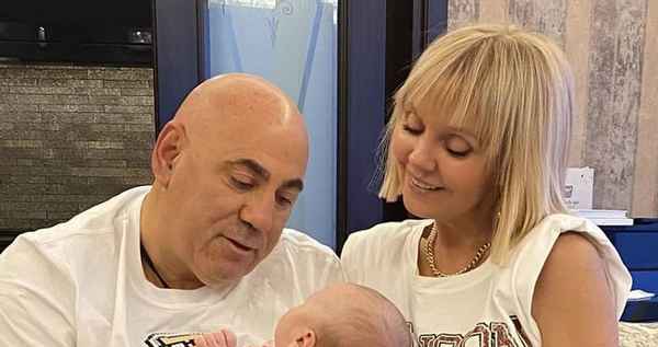 "Сладкие пяточки": жена Малинина показала младшего внука, сын Валерии отвез новорожденную дочь в больницу