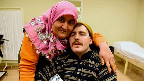 У искалеченного русского парня, которого 10 лет выхаживала турчанка, отыскалась родная мать