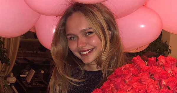 Пользователи сети обвинили распухшую Стефанию Маликову в злоупотрeблении "уколами красоты"