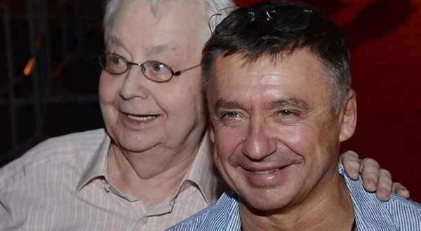Недавно покинувший родину старший сын Олега Табакова согласился продолжить главное дело отца