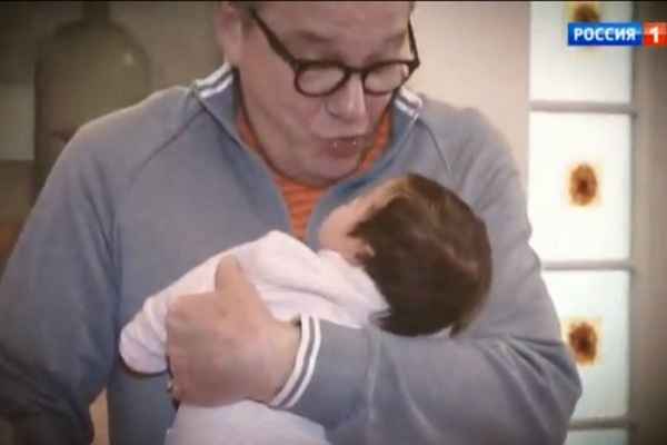 Поплавская назвала новорожденную дочь Виторгана "девайсом" в руках престарелых родителей