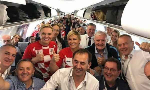 Такая же, как все: президент Хорватии прилетела на матч в эконом-классе и смотрела игру из фанатского сектора