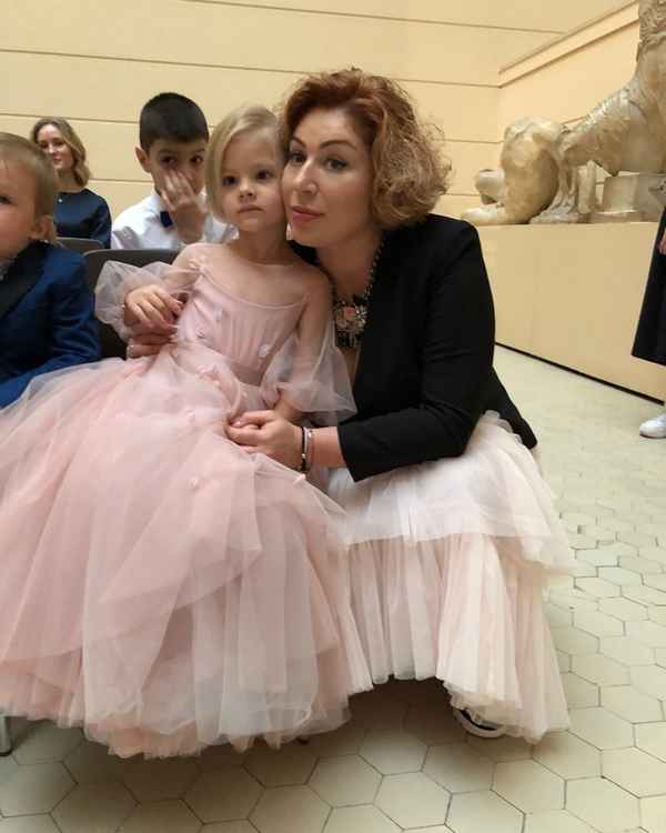 Четырехлетнюю дочь Тимати назвали бесталанной и затравили в сети за неудачные выступления в балете