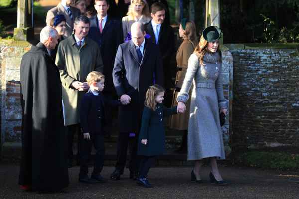 Нужно придерживаться королевских традиций: семья требует от Кейт Миддлтон родить четвертого ребенка