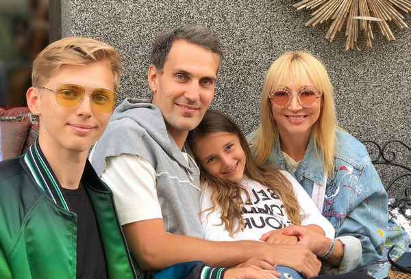 Любовь и гармония: певица Кристина Орбакайте показала семейную фотографию с детьми от разных мужей
