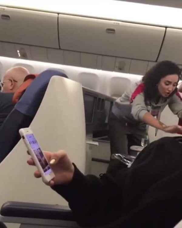 Неадекватное поведение подвыпившей Ольги Бузовой на борту самолета разозлило интернет-пользователей