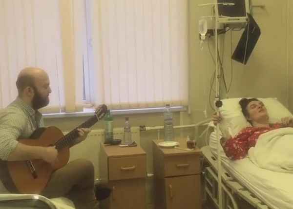 Елена Ваенга попала в реанимацию: певица напугала странными фотографиями и видео из больницы