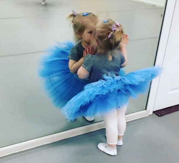 Фотография двухлетней дочери Константина Хабенского в балетной пачке вызвала бурю восторгов в сети